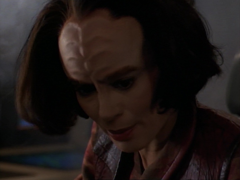 ariane179254_StarTrekVoyager_1x01_1x02-Caretaker_0044.jpg