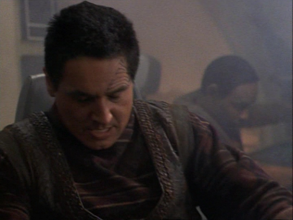 ariane179254_StarTrekVoyager_1x01_1x02-Caretaker_0048.jpg