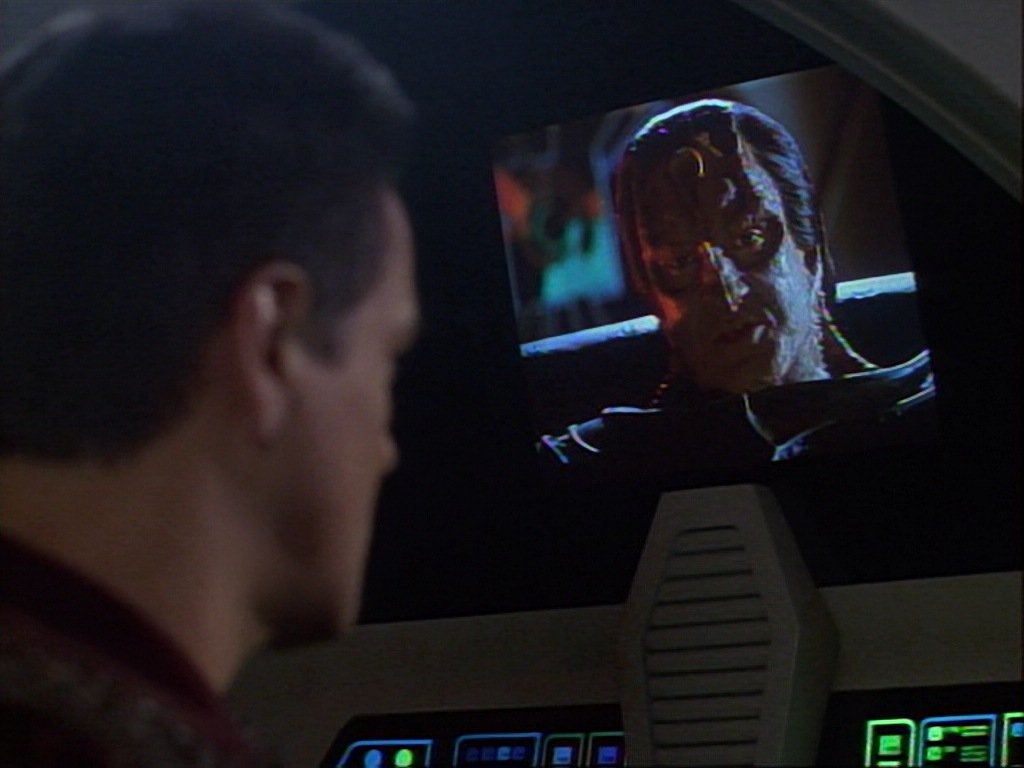 ariane179254_StarTrekVoyager_1x01_1x02-Caretaker_0067.jpg