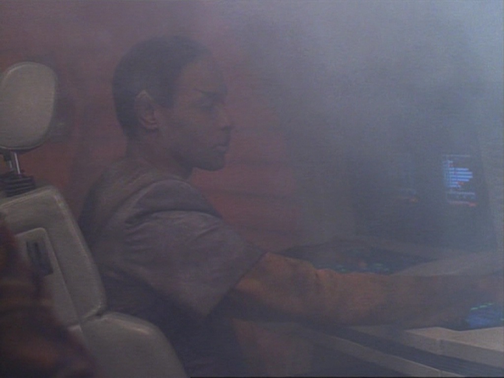 ariane179254_StarTrekVoyager_1x01_1x02-Caretaker_0087.jpg