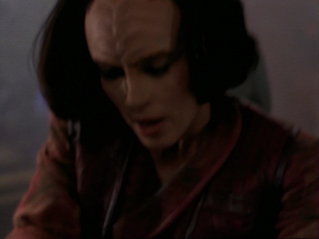 ariane179254_StarTrekVoyager_1x01_1x02-Caretaker_0091.jpg