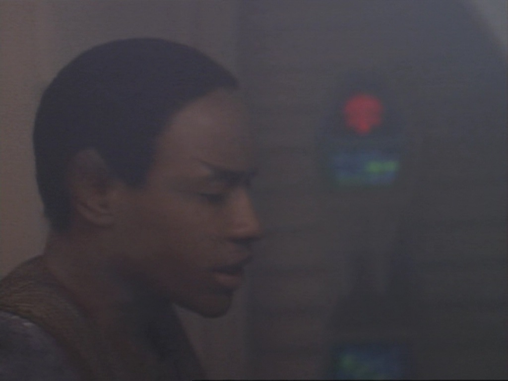 ariane179254_StarTrekVoyager_1x01_1x02-Caretaker_0097.jpg