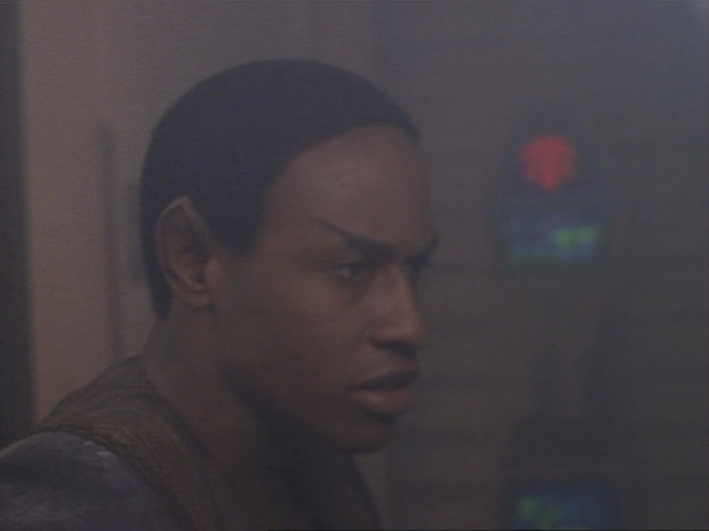 ariane179254_StarTrekVoyager_1x01_1x02-Caretaker_0098.jpg