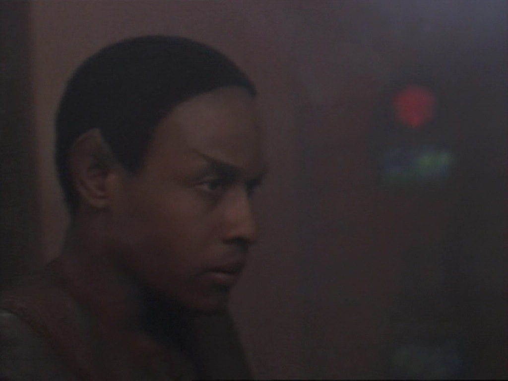 ariane179254_StarTrekVoyager_1x01_1x02-Caretaker_0105.jpg