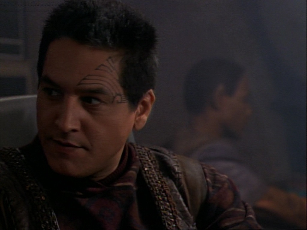 ariane179254_StarTrekVoyager_1x01_1x02-Caretaker_0112.jpg
