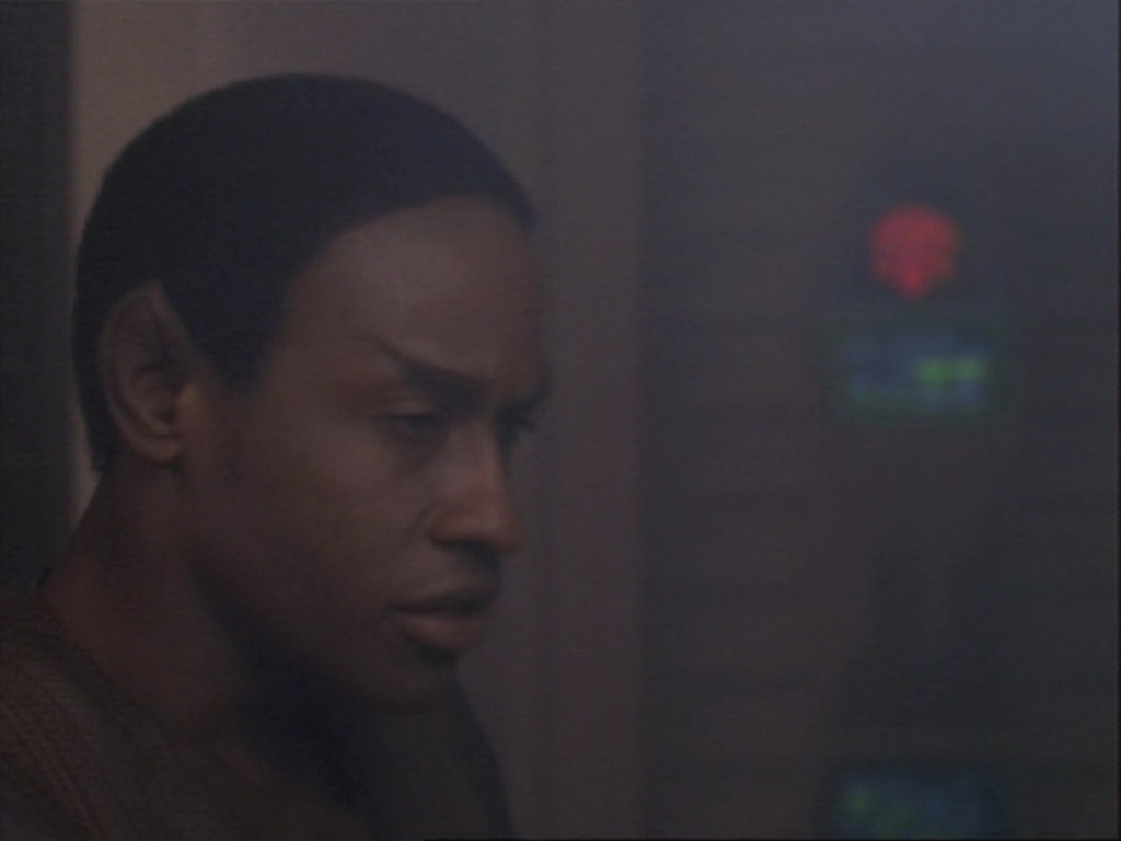 ariane179254_StarTrekVoyager_1x01_1x02-Caretaker_0127.jpg