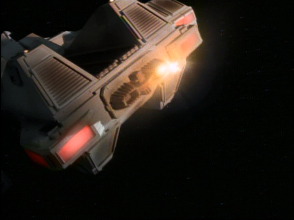 ariane179254_StarTrekVoyager_1x01_1x02-Caretaker_0132.jpg