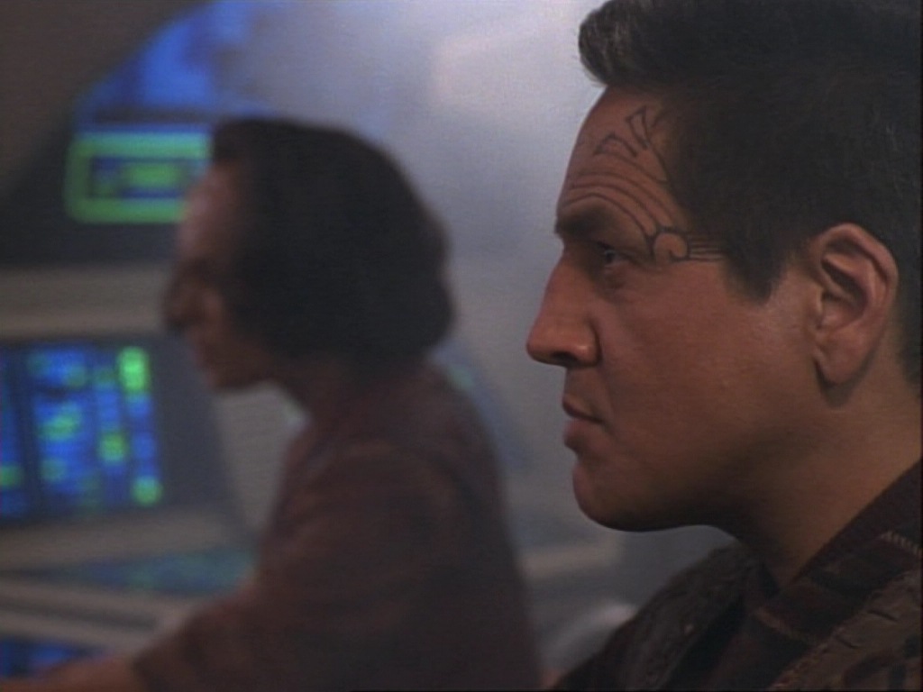 ariane179254_StarTrekVoyager_1x01_1x02-Caretaker_0140.jpg