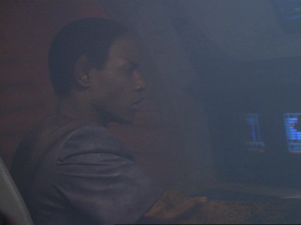 ariane179254_StarTrekVoyager_1x01_1x02-Caretaker_0143.jpg