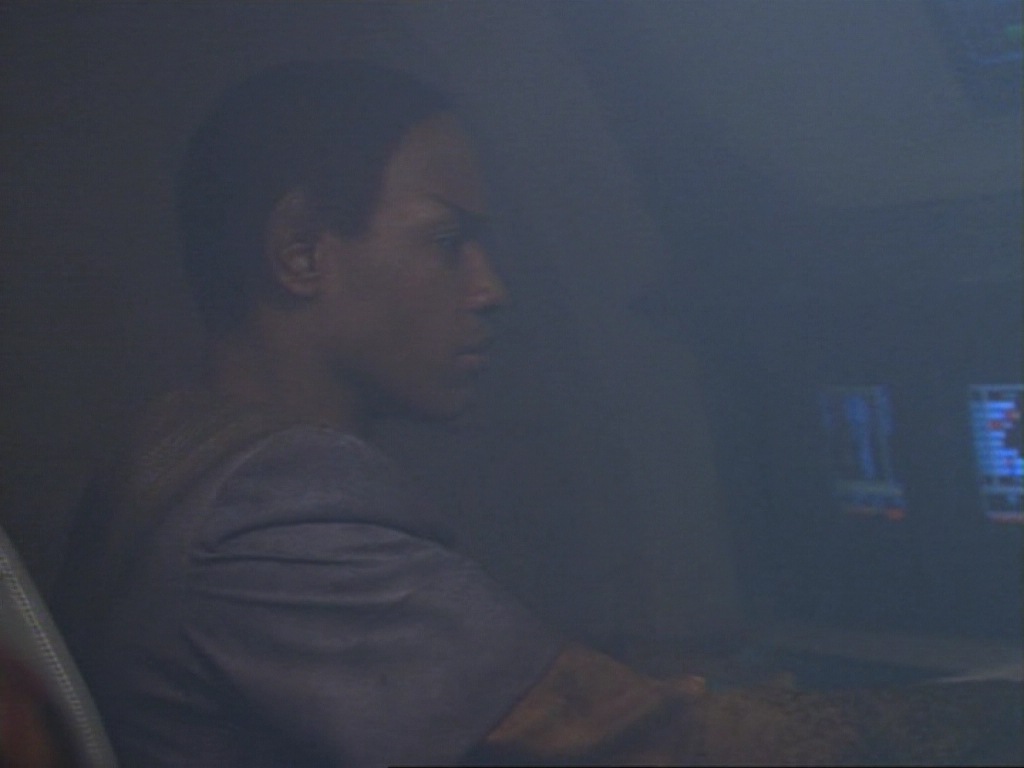 ariane179254_StarTrekVoyager_1x01_1x02-Caretaker_0144.jpg