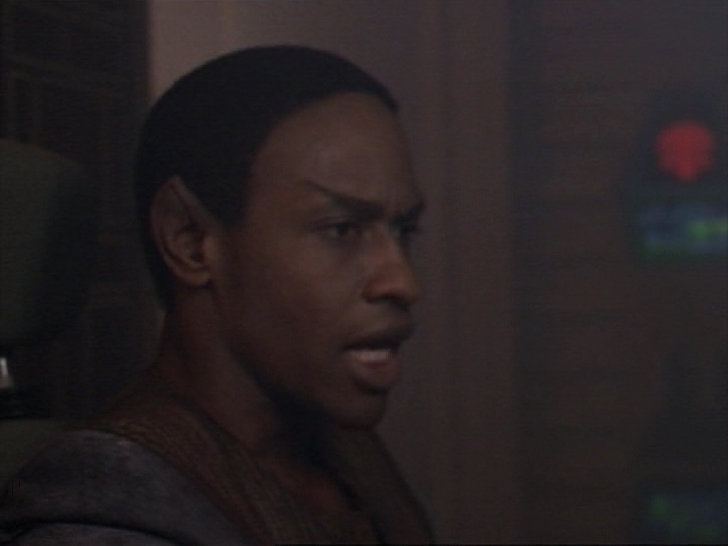 ariane179254_StarTrekVoyager_1x01_1x02-Caretaker_0149.jpg
