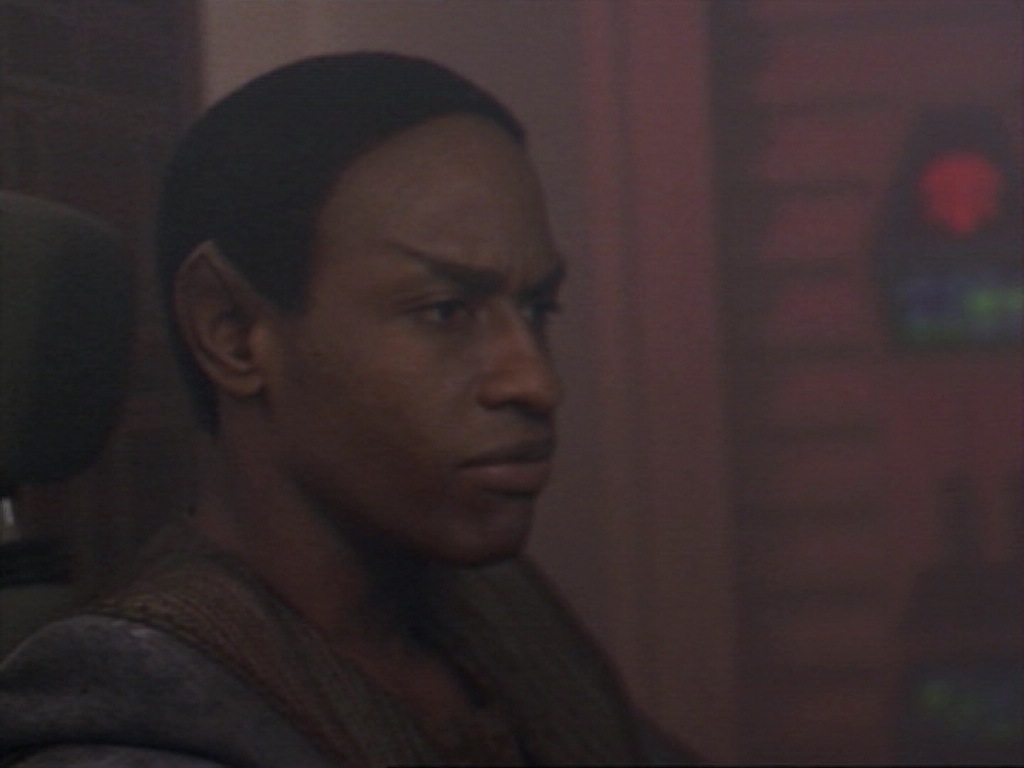 ariane179254_StarTrekVoyager_1x01_1x02-Caretaker_0151.jpg