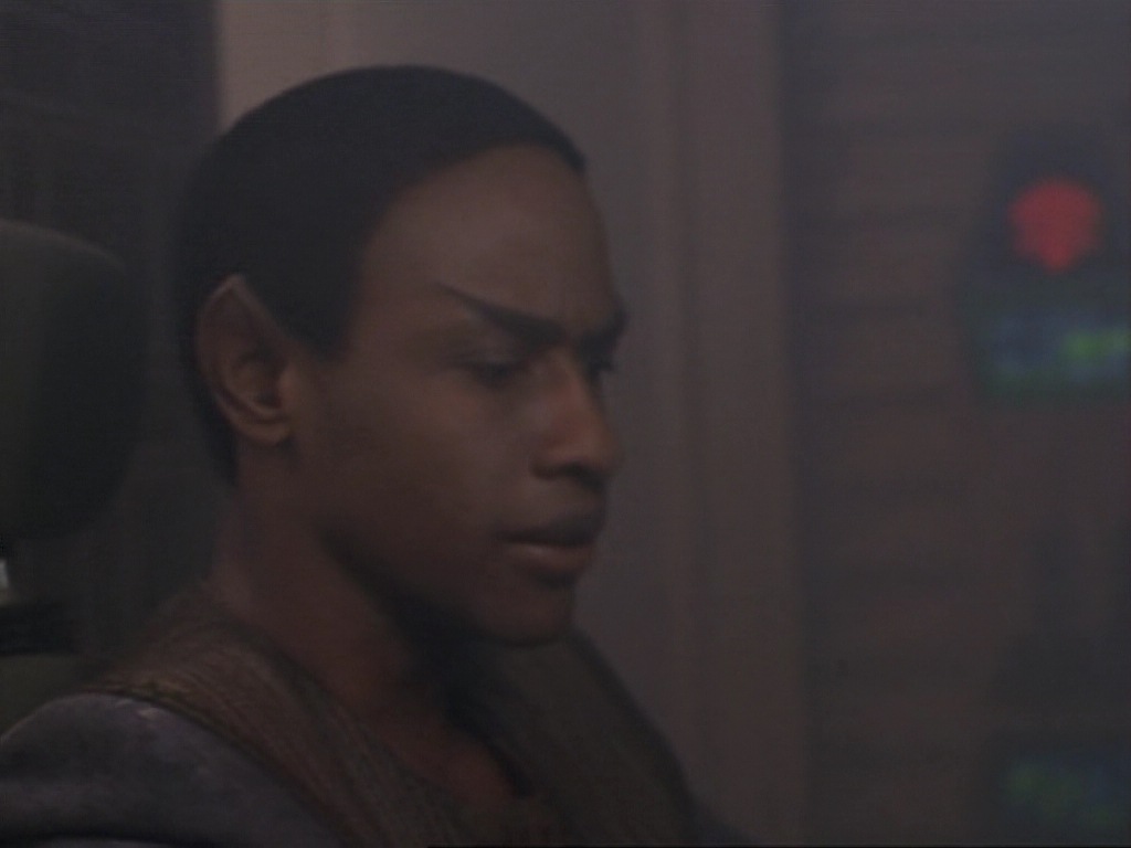 ariane179254_StarTrekVoyager_1x01_1x02-Caretaker_0152.jpg