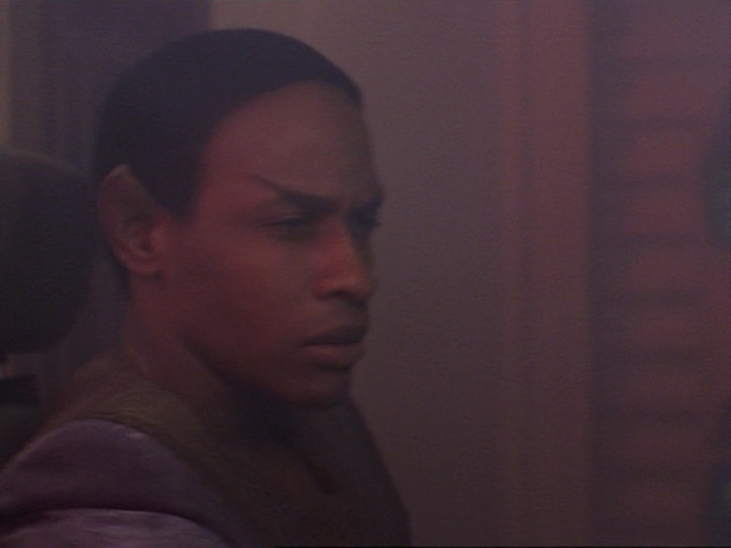 ariane179254_StarTrekVoyager_1x01_1x02-Caretaker_0169.jpg