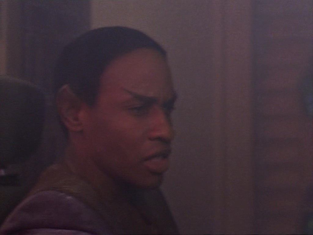 ariane179254_StarTrekVoyager_1x01_1x02-Caretaker_0170.jpg