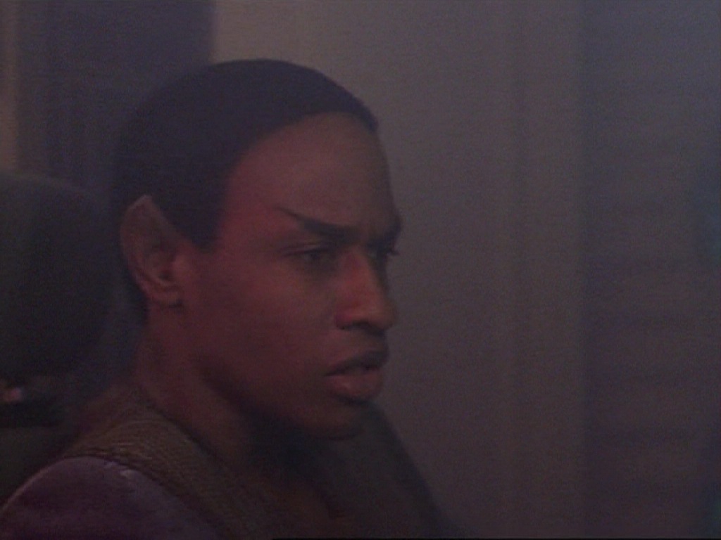 ariane179254_StarTrekVoyager_1x01_1x02-Caretaker_0171.jpg