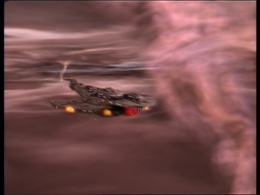 ariane179254_StarTrekVoyager_1x01_1x02-Caretaker_0180.jpg