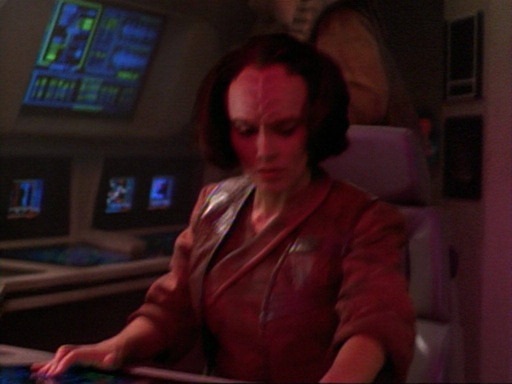 ariane179254_StarTrekVoyager_1x01_1x02-Caretaker_0183.jpg