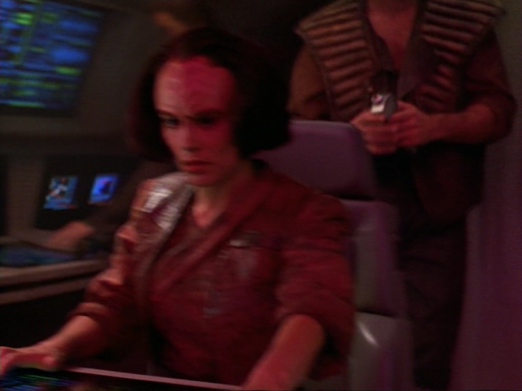 ariane179254_StarTrekVoyager_1x01_1x02-Caretaker_0184.jpg