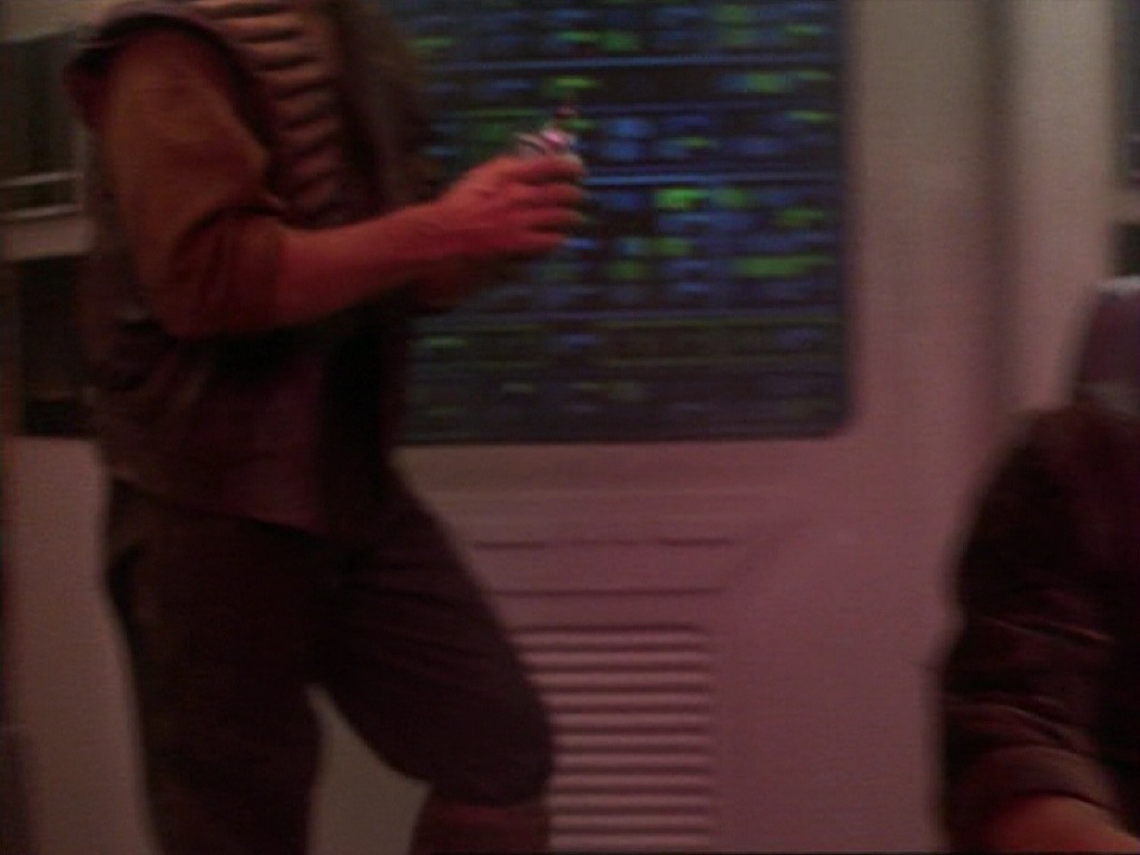 ariane179254_StarTrekVoyager_1x01_1x02-Caretaker_0185.jpg