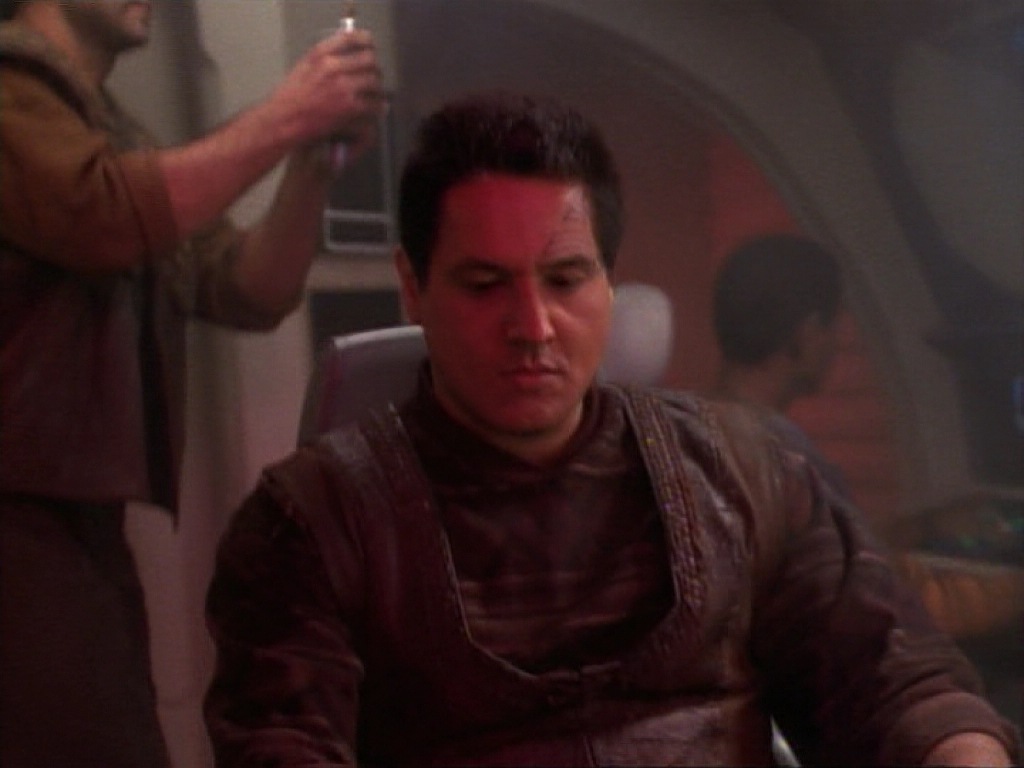 ariane179254_StarTrekVoyager_1x01_1x02-Caretaker_0186.jpg