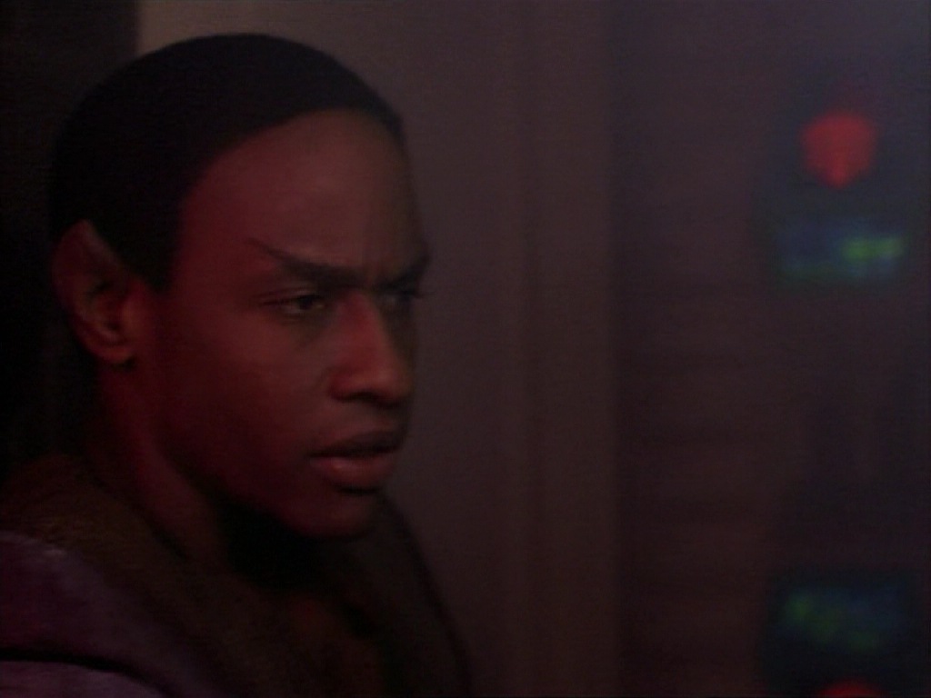 ariane179254_StarTrekVoyager_1x01_1x02-Caretaker_0196.jpg
