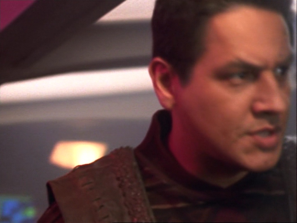 ariane179254_StarTrekVoyager_1x01_1x02-Caretaker_0209.jpg