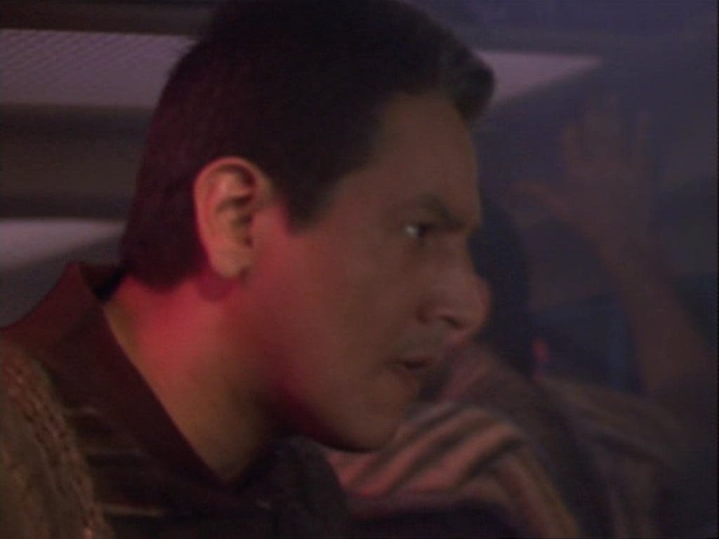 ariane179254_StarTrekVoyager_1x01_1x02-Caretaker_0210.jpg
