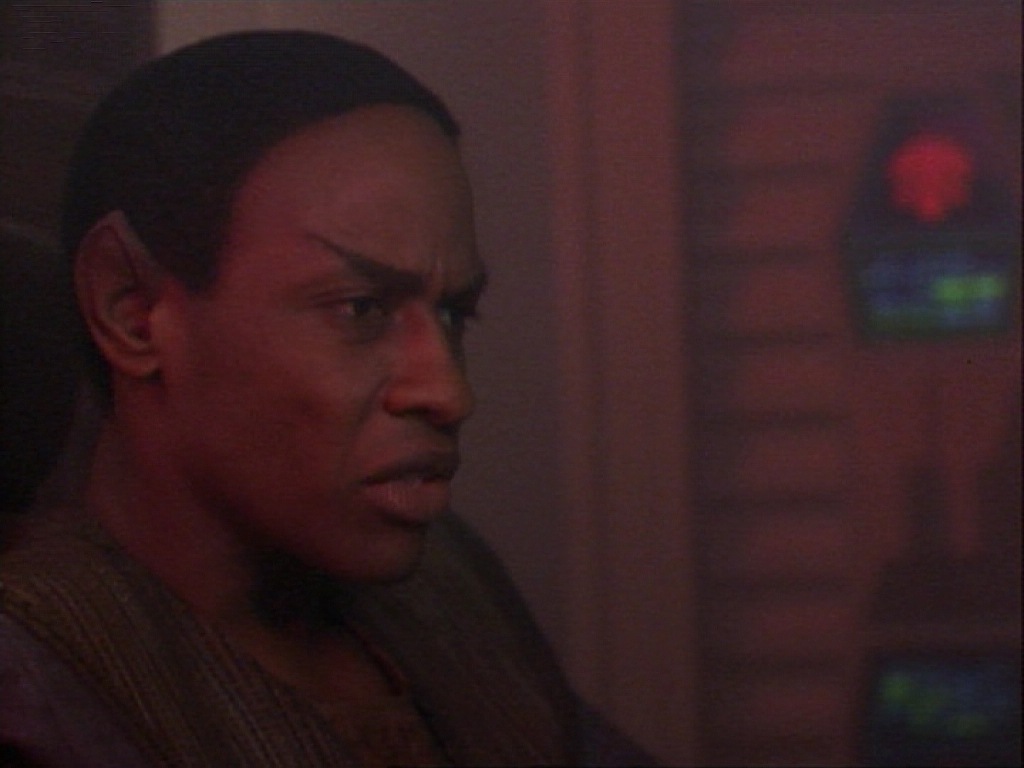 ariane179254_StarTrekVoyager_1x01_1x02-Caretaker_0212.jpg