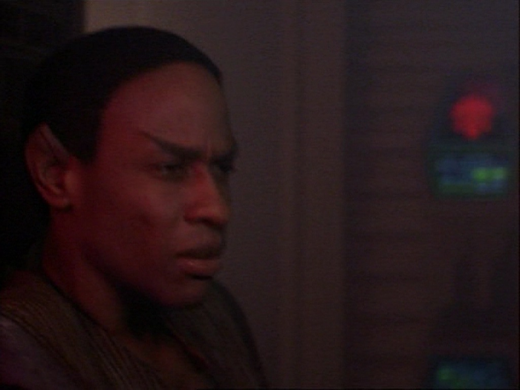 ariane179254_StarTrekVoyager_1x01_1x02-Caretaker_0213.jpg