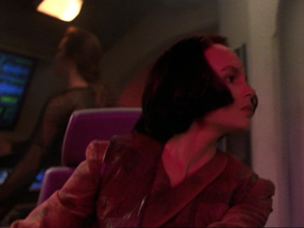 ariane179254_StarTrekVoyager_1x01_1x02-Caretaker_0215.jpg