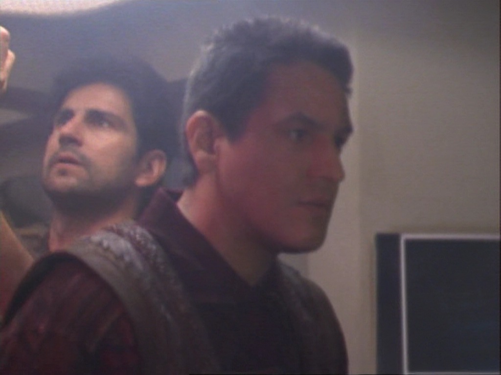 ariane179254_StarTrekVoyager_1x01_1x02-Caretaker_0216.jpg