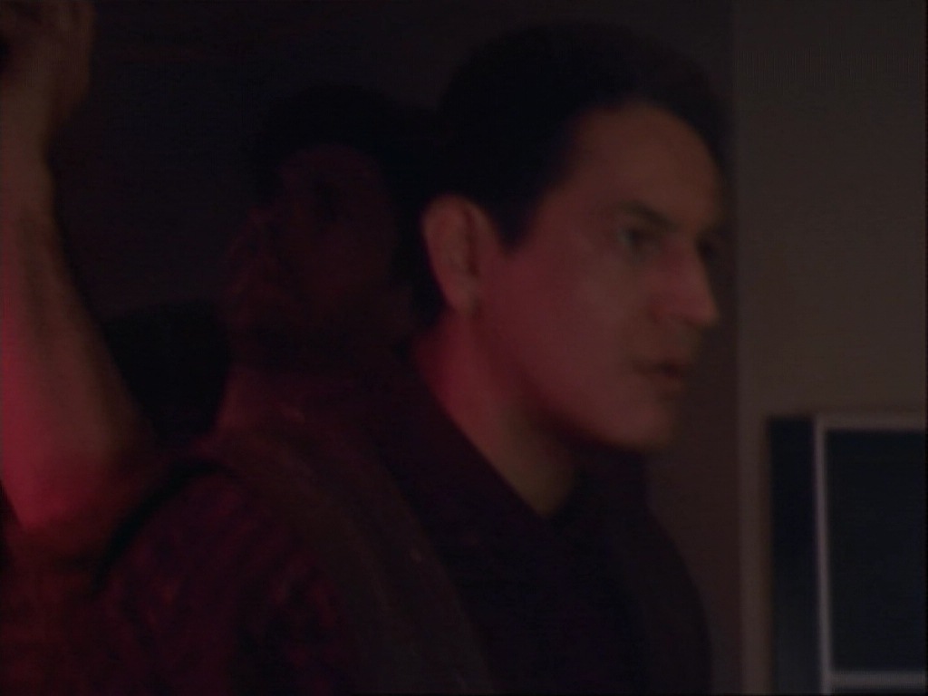 ariane179254_StarTrekVoyager_1x01_1x02-Caretaker_0217.jpg