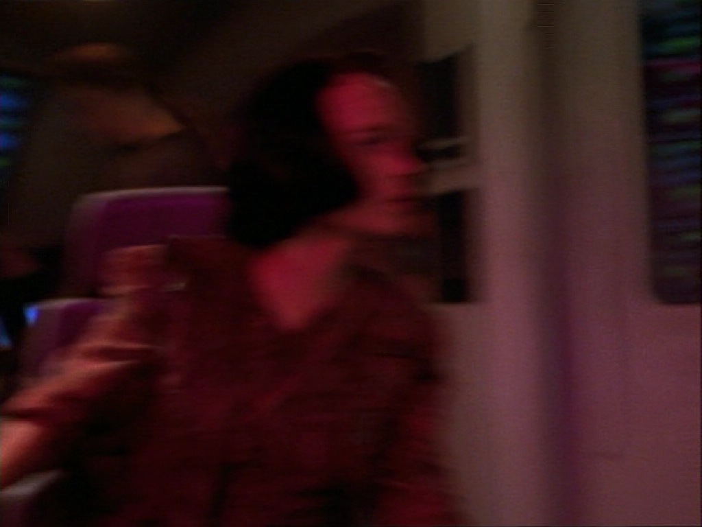 ariane179254_StarTrekVoyager_1x01_1x02-Caretaker_0236.jpg
