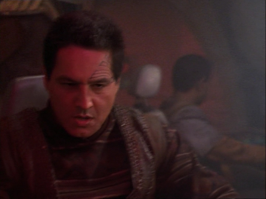 ariane179254_StarTrekVoyager_1x01_1x02-Caretaker_0244.jpg
