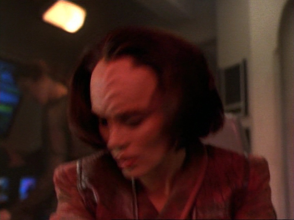 ariane179254_StarTrekVoyager_1x01_1x02-Caretaker_0249.jpg