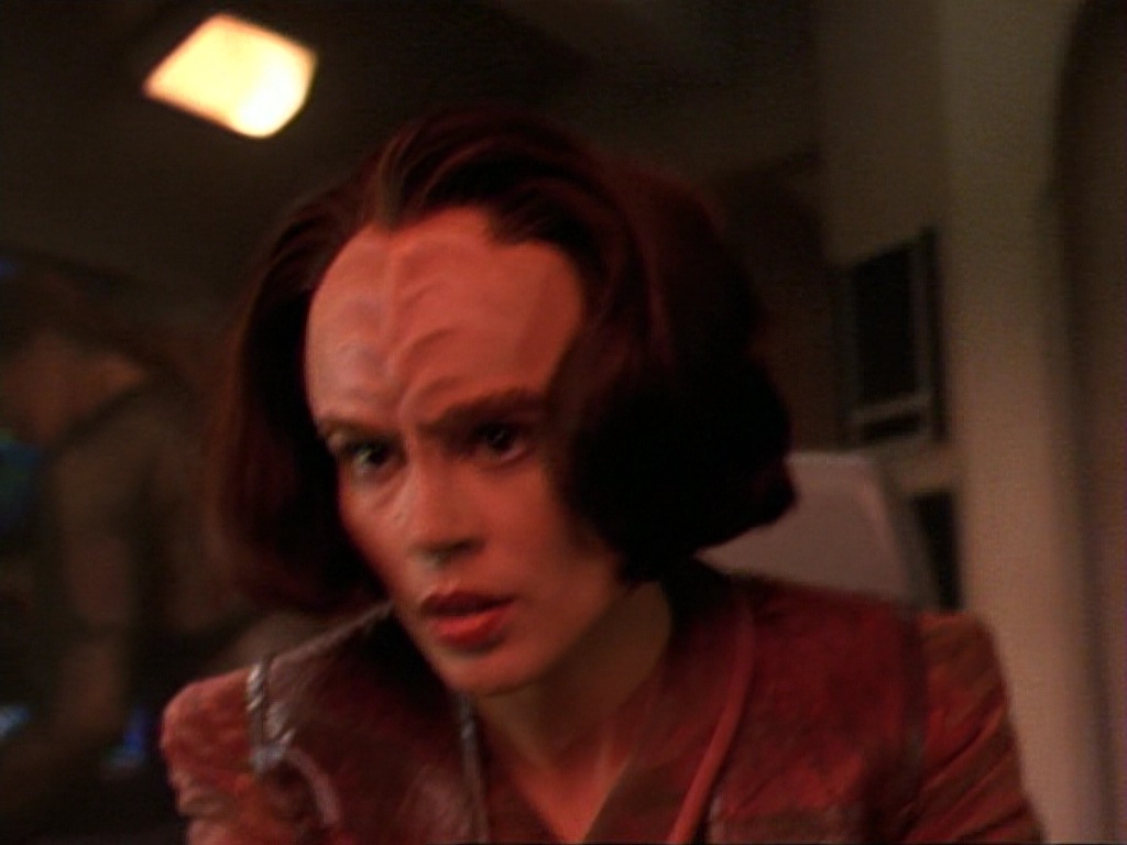 ariane179254_StarTrekVoyager_1x01_1x02-Caretaker_0250.jpg