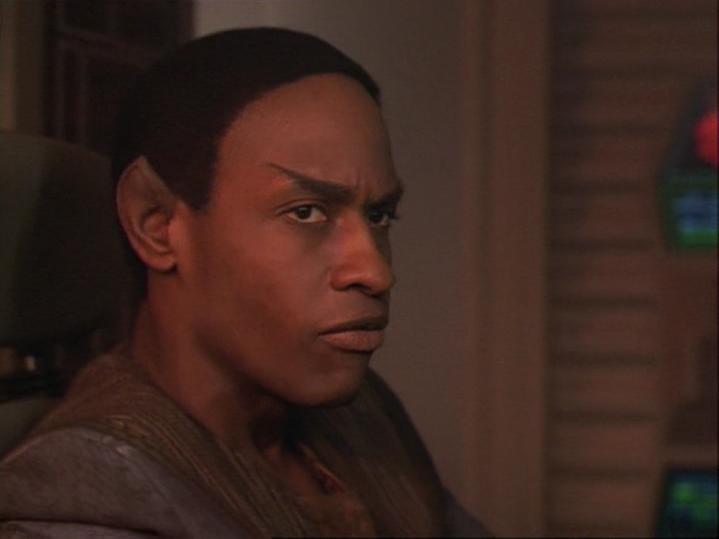 ariane179254_StarTrekVoyager_1x01_1x02-Caretaker_0251.jpg
