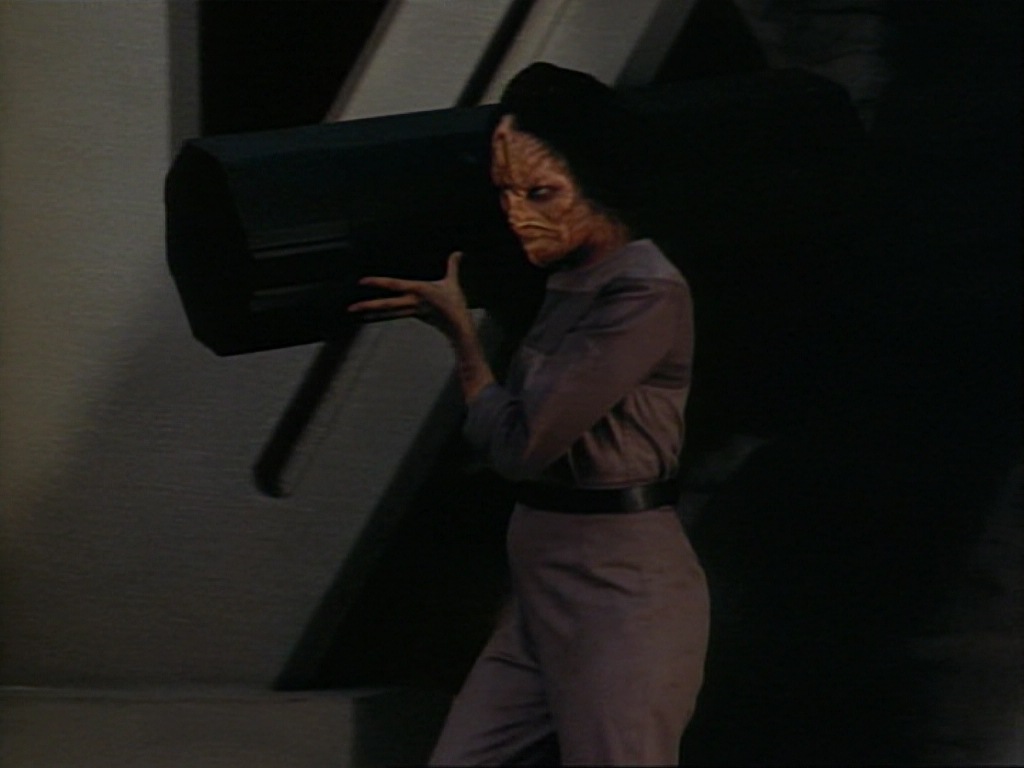 ariane179254_StarTrekVoyager_1x01_1x02-Caretaker_0413.jpg