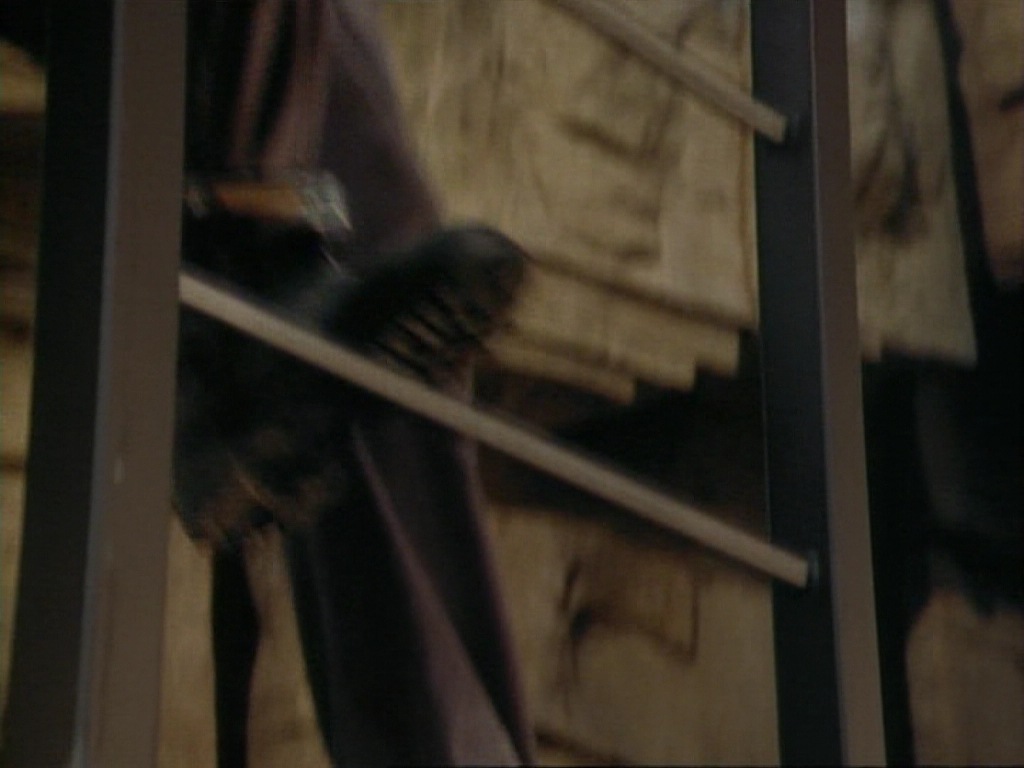 ariane179254_StarTrekVoyager_1x01_1x02-Caretaker_0419.jpg