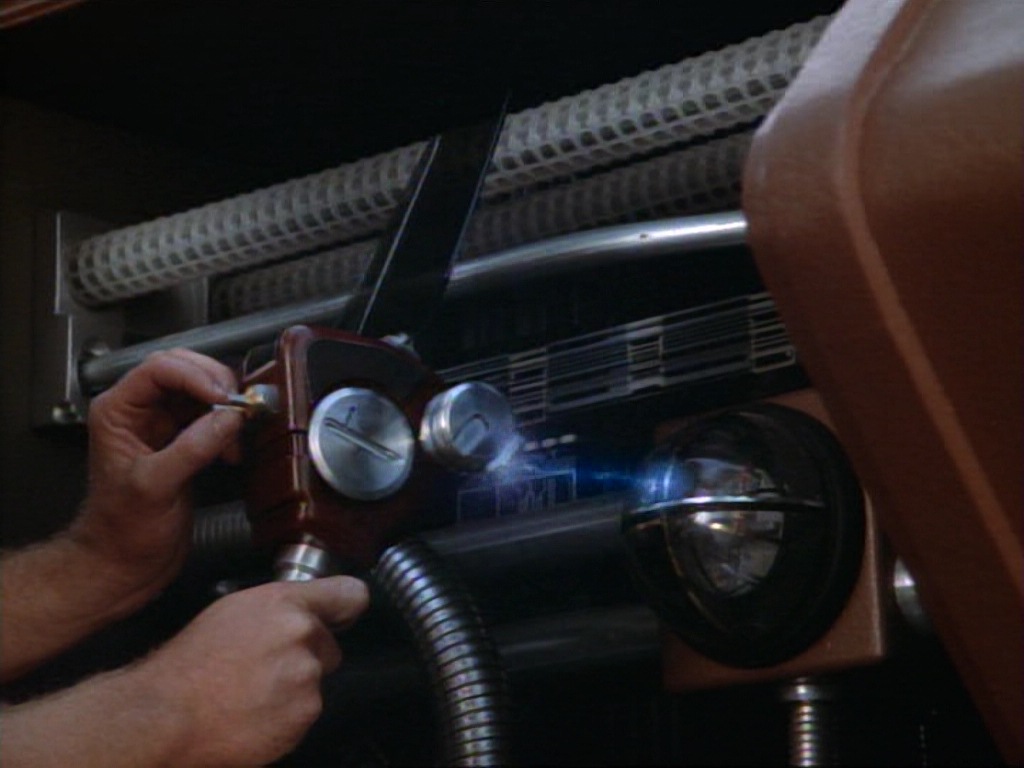 ariane179254_StarTrekVoyager_1x01_1x02-Caretaker_0426.jpg
