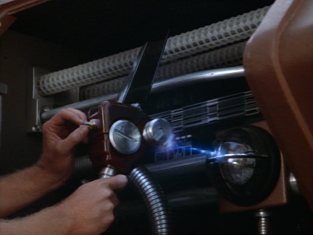 ariane179254_StarTrekVoyager_1x01_1x02-Caretaker_0429.jpg