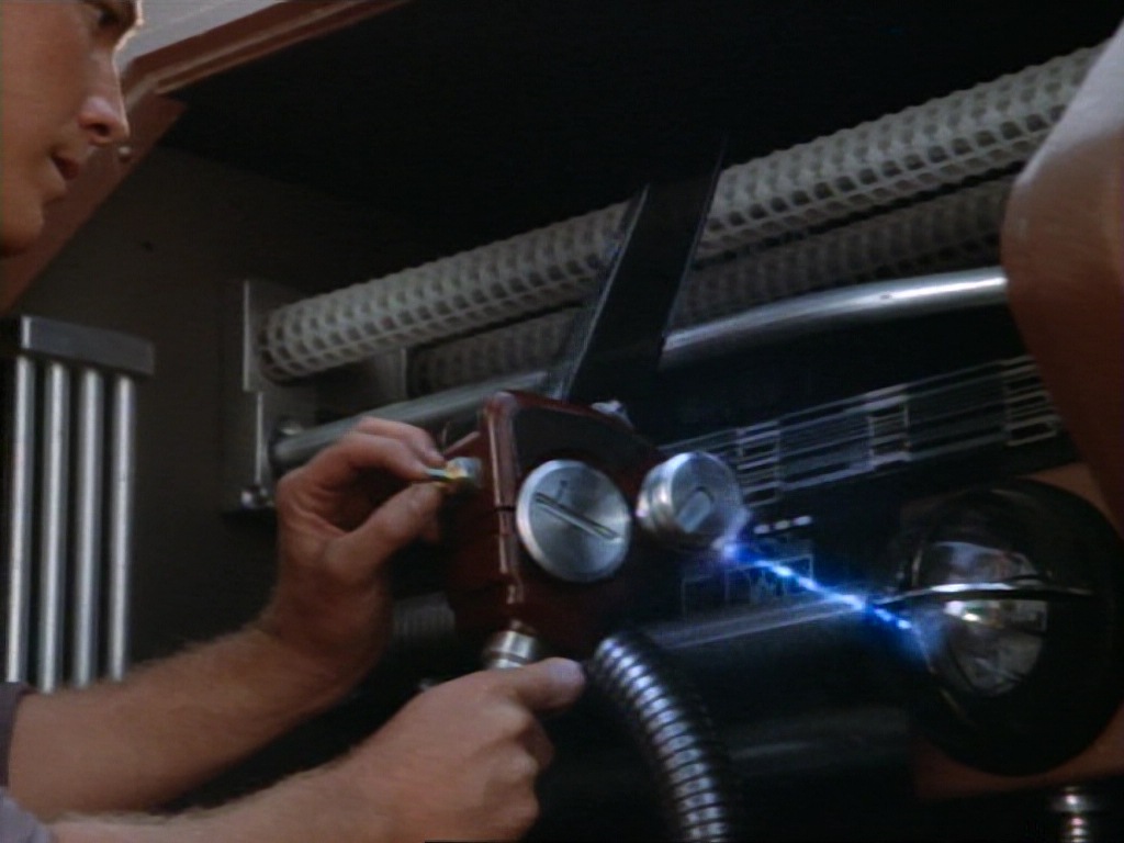 ariane179254_StarTrekVoyager_1x01_1x02-Caretaker_0430.jpg