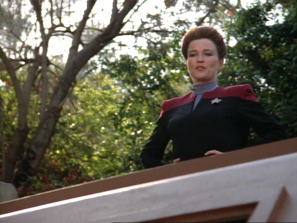 ariane179254_StarTrekVoyager_1x01_1x02-Caretaker_0443.jpg