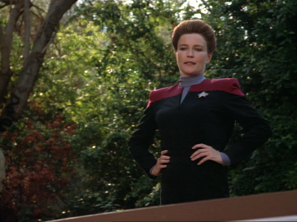 ariane179254_StarTrekVoyager_1x01_1x02-Caretaker_0448.jpg