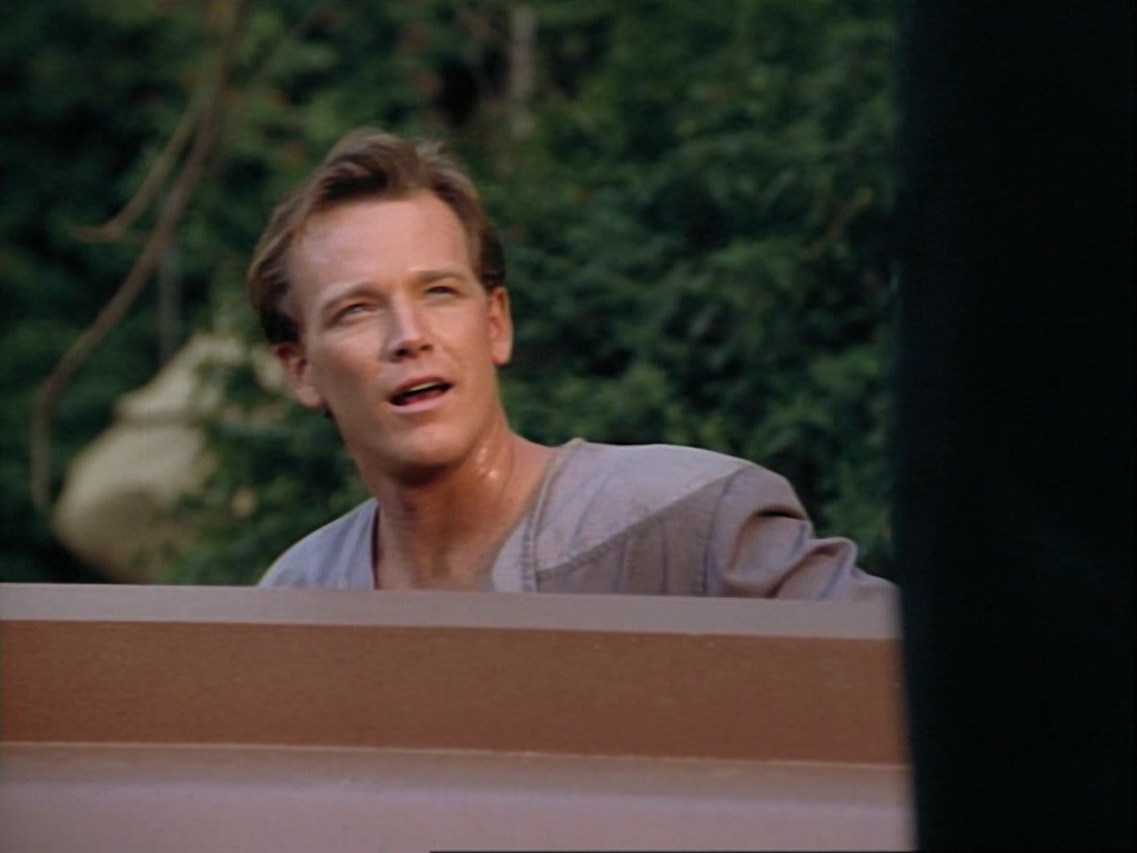 ariane179254_StarTrekVoyager_1x01_1x02-Caretaker_0453.jpg