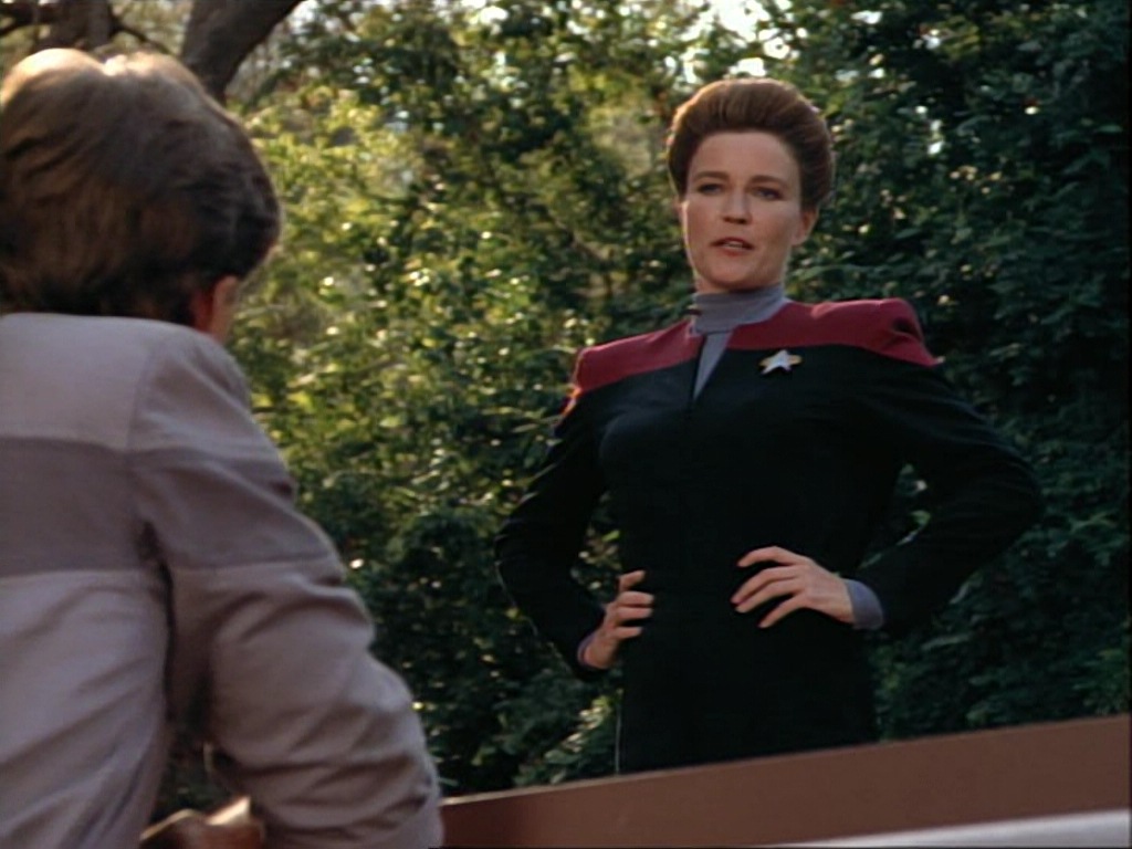 ariane179254_StarTrekVoyager_1x01_1x02-Caretaker_0458.jpg