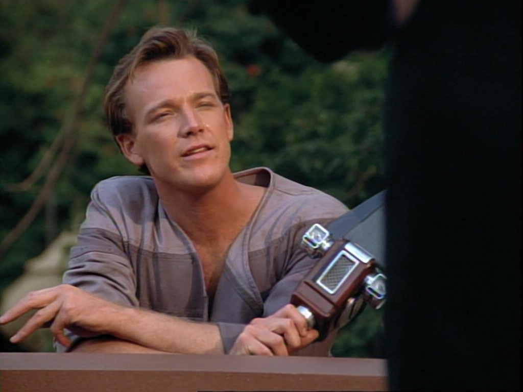 ariane179254_StarTrekVoyager_1x01_1x02-Caretaker_0460.jpg