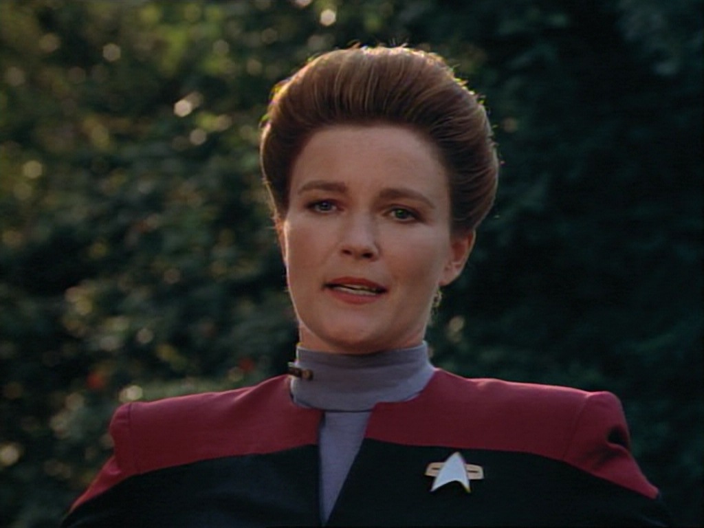 ariane179254_StarTrekVoyager_1x01_1x02-Caretaker_0469.jpg