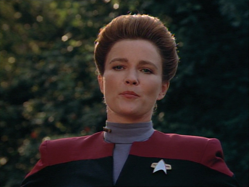 ariane179254_StarTrekVoyager_1x01_1x02-Caretaker_0471.jpg